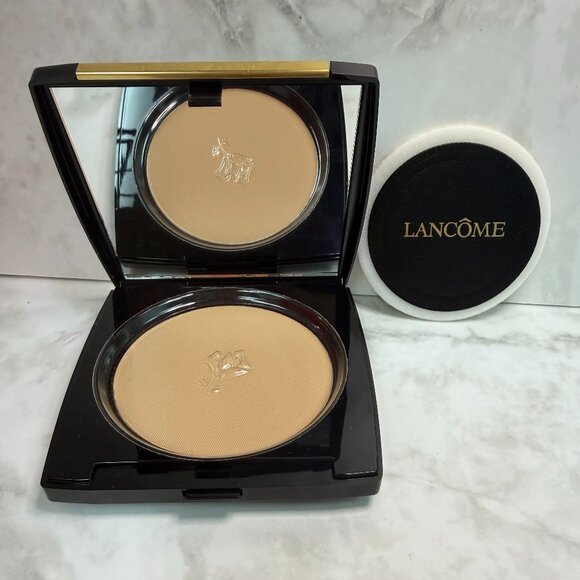 LANCOME POWDER FOUNDATION-230W-DMG-FREE SHIPPING - Picture 1 of 3